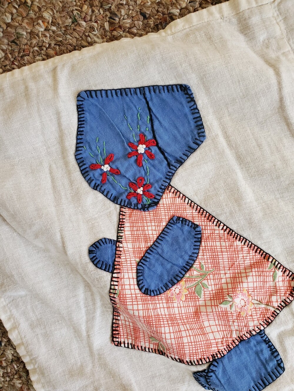 Adorable Antique Handmade Small Quilt Top Or Tablecloth - Picture 5 of 8